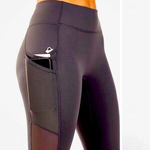 Fabletics Trinity Mid-Rise Pocket 7/8 Leggings-Black